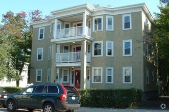 Building Photo - 640 River St