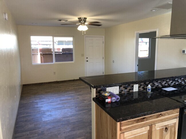 Building Photo - 830 E 8th St