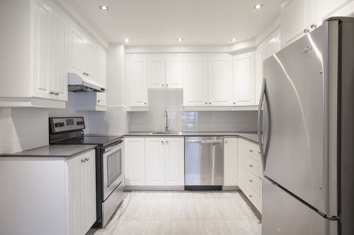 Primary Photo - 3495 Rue de la Montagne