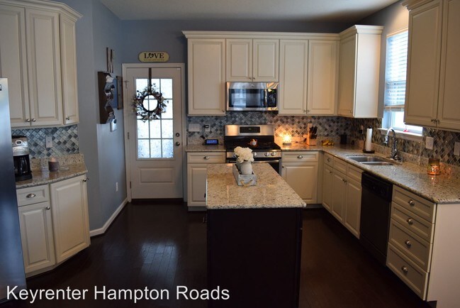 Building Photo - 5 br, 2.5 bath House - 931 Painted Lady Place