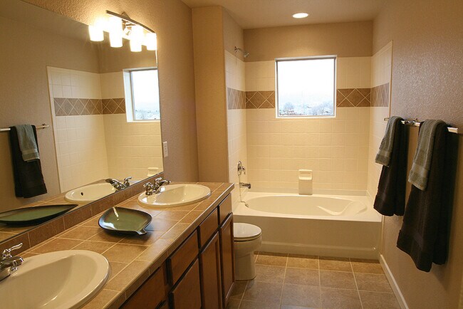 Building Photo - Aspen 2 Bedroom