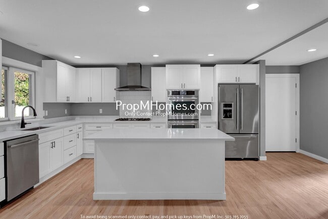 Building Photo - Spacious Lake Oswego Beauty - Six Bedroom Home - Updated Landscaping!