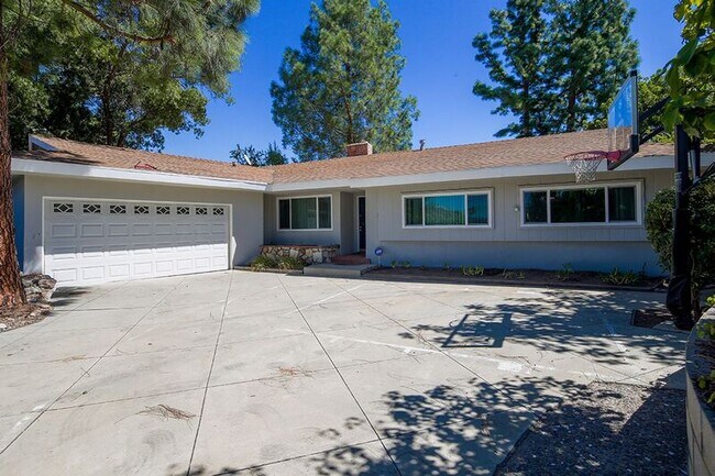 Foto del edificio - 279 Starlight Crest Dr