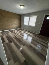 Building Photo - 202 N Chicago St