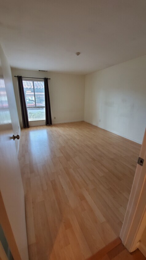 Foto principal - 39931 Cedar Blvd
