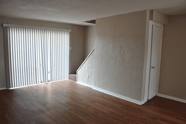 Garland-Oaks-Living-Room.png - Garland Oaks Apartments