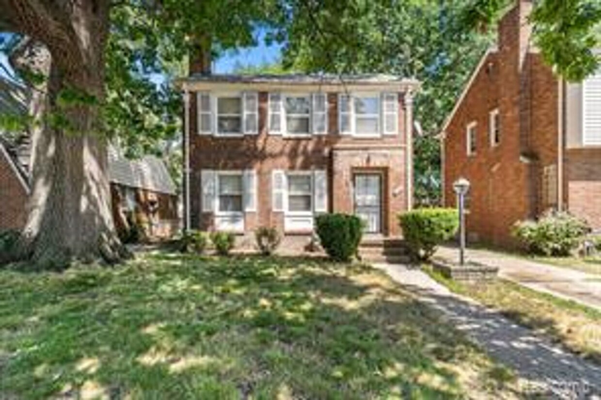 Primary Photo - Welcome to this charming 3-BR, 1-BA house ...