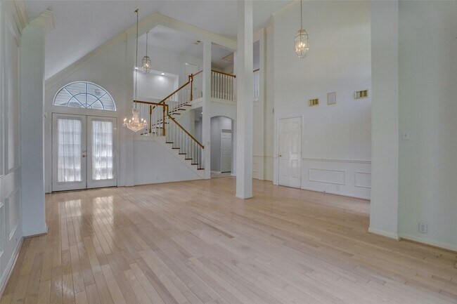 Foto del edificio - 14019 Lake Trail Dr