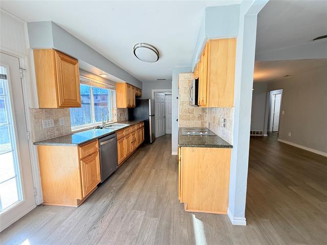 Foto del edificio - 2104 Poppy Ln