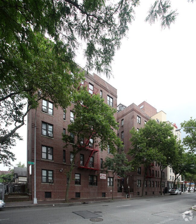 87-84 165th ¡St - 87-84 165th St
