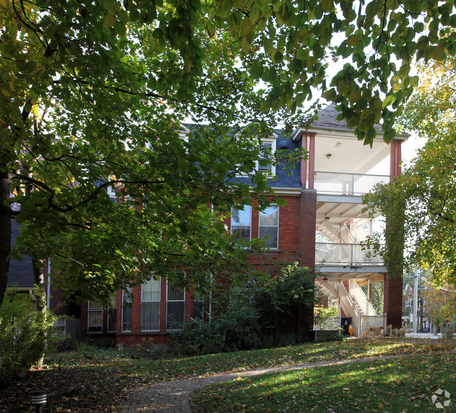 Primary Photo - Bellevue Apartments