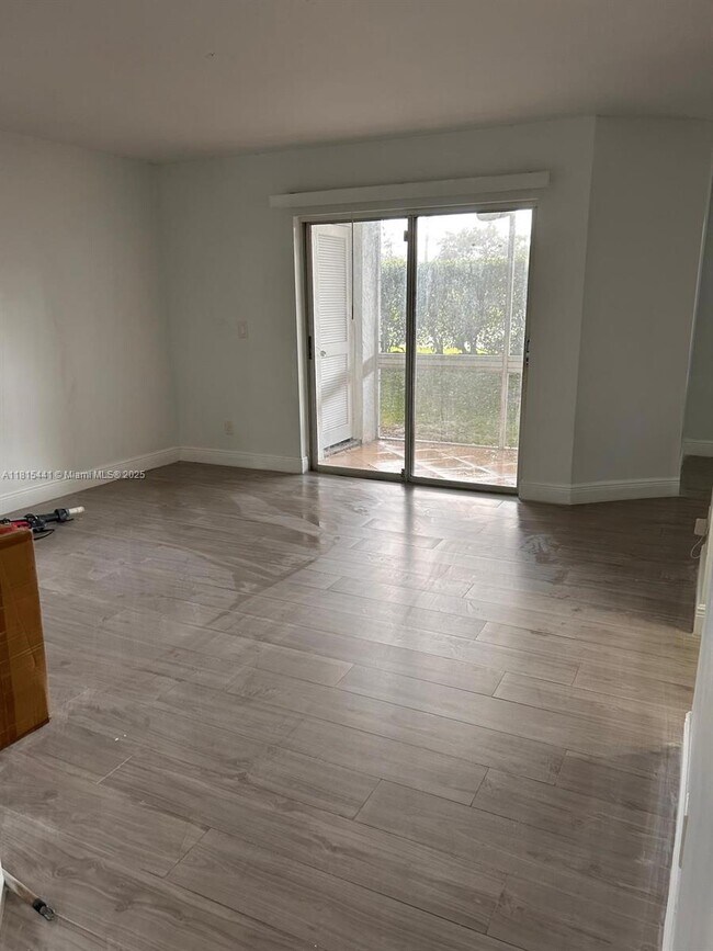 Foto del edificio - 745 NW 92nd Ave