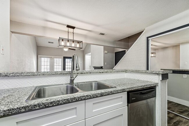 Building Photo - 16800 Sugar Pine Dr
