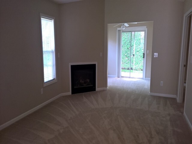 Foto del edificio - 5510 Regent Village Drive