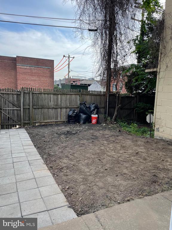 Building Photo - 28 W Airy St