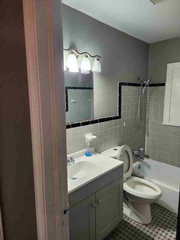 Building Photo - 2216 Clement St