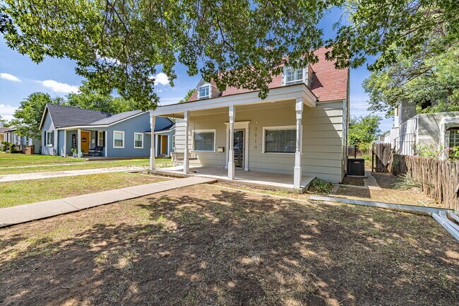 Foto del edificio - Pre-lease Sumer 2026! Charming 2-Story Home in Tech Terrace!