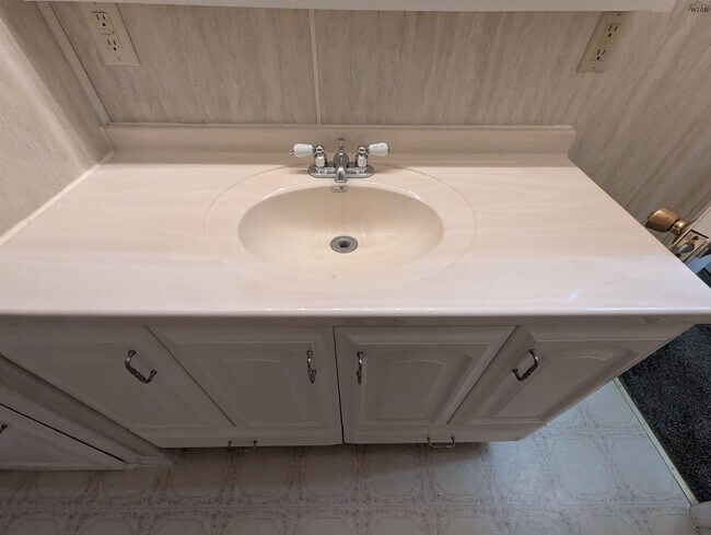 Foto del edificio - 1706 Katherine Dr