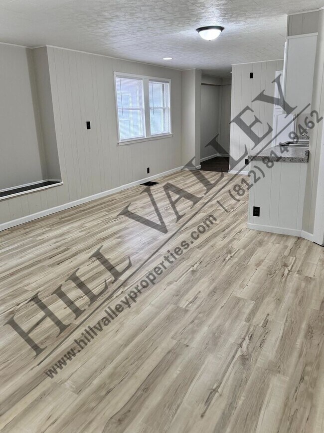 Foto del edificio - Three Bedroom Home - North