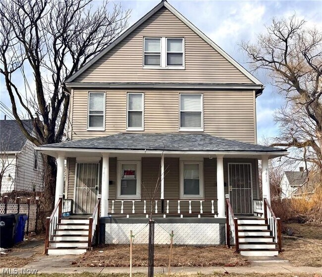 Foto del edificio - 7411 Cornelia Ave