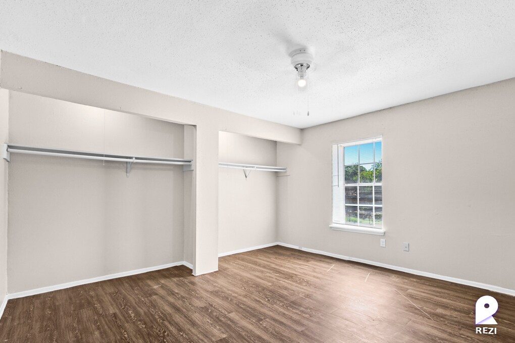 11810 Algonquin Dr Unit 196, Houston, TX 77089 Room for Rent in