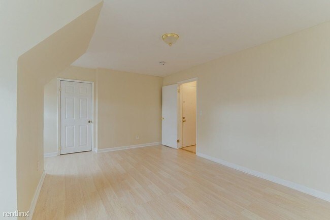Building Photo - 3 br, 1 bath  - 183 N 11th St