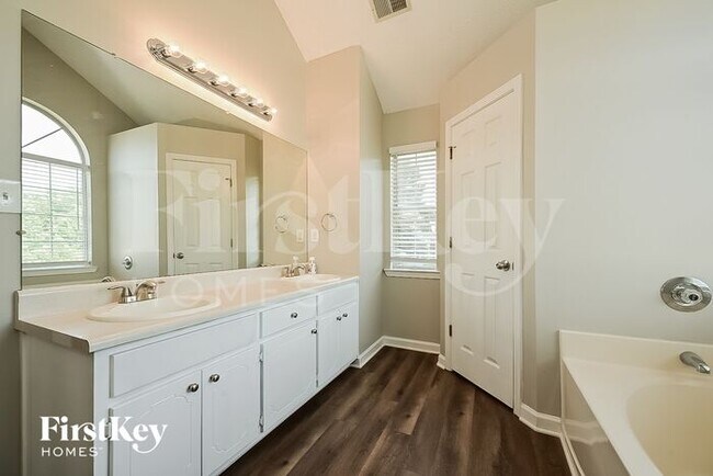 Foto del edificio - 4049 Fieldway Rd