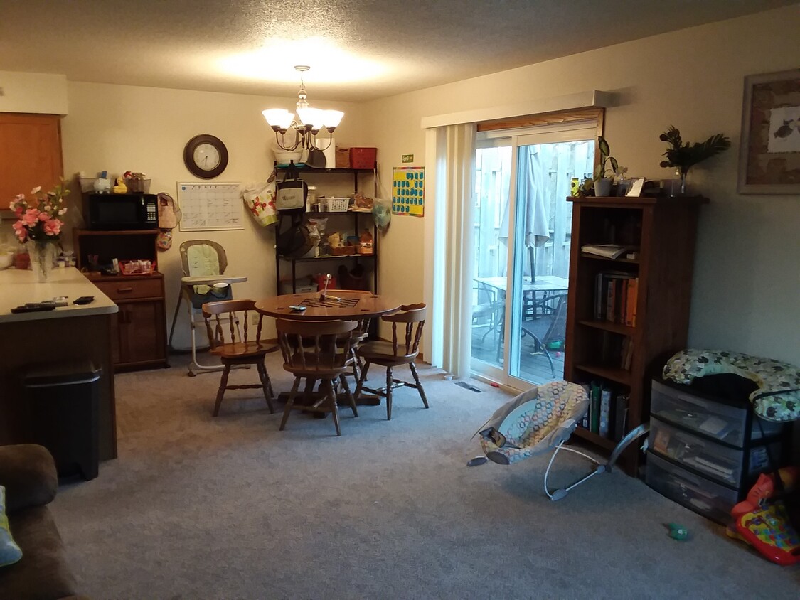 dining room - 608 Walden Ct