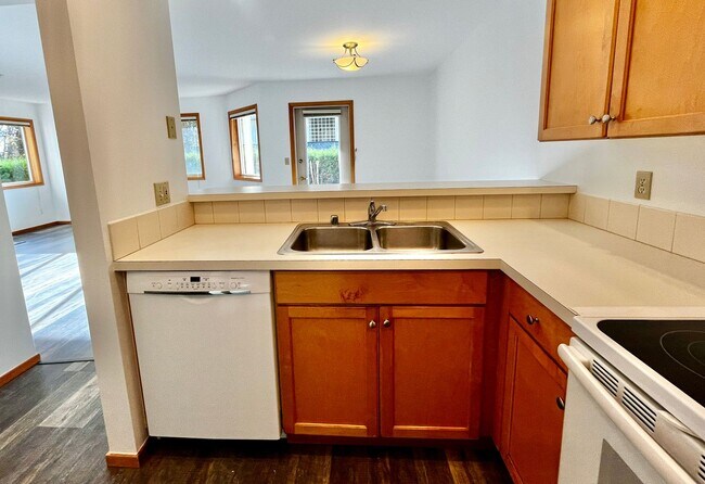 Foto del edificio - Light and Bright Kingston Condo