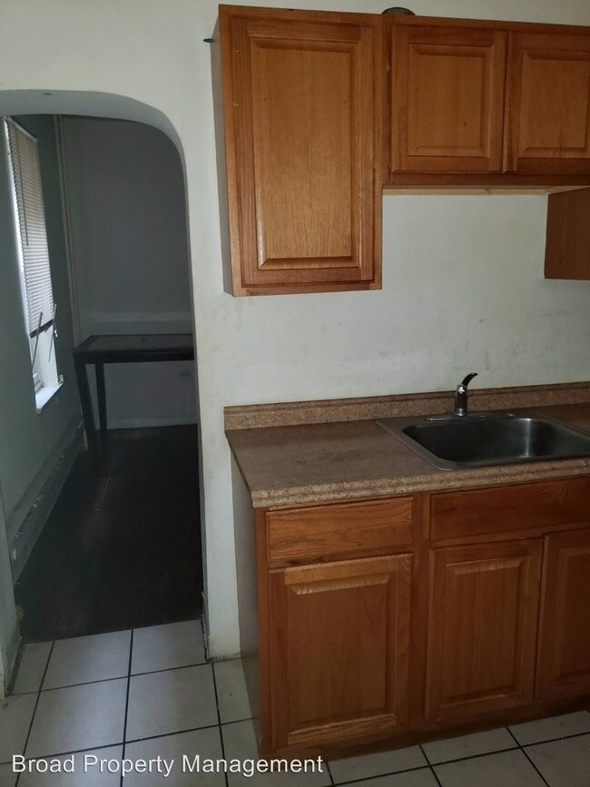 Building Photo - 2 br, 1 bath Apartment - 6806 Upland St