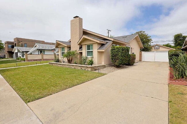 Foto del edificio - 12581 Foster Rd