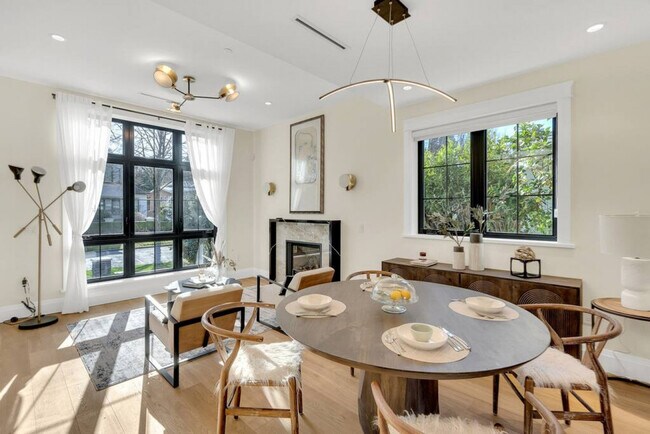 Photo du bâtiment - 2147 W 32nd Ave