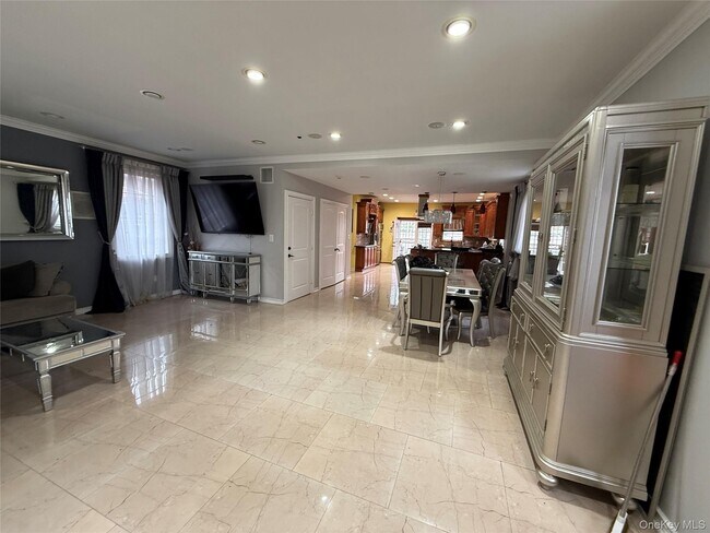 Foto del edificio - 65-29 168th St