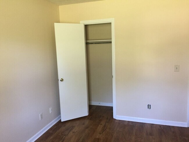Building Photo - 2430 Riviera Dr