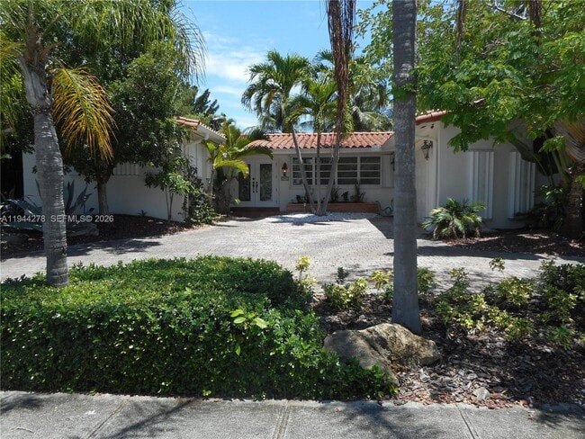 Foto del edificio - 2325 Magnolia Dr