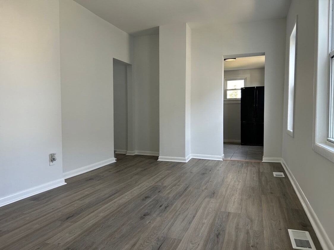 Foto principal - 4 Bedroom 2 Bath House - Ready for Move-In