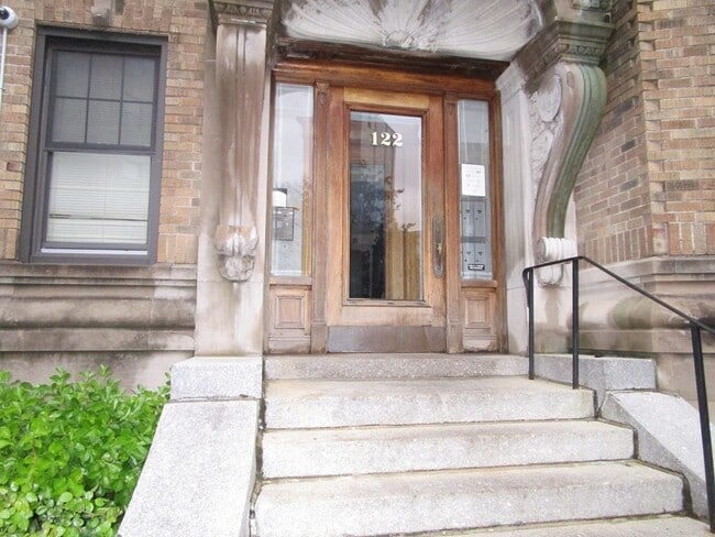 Building Photo - 122 Riverway