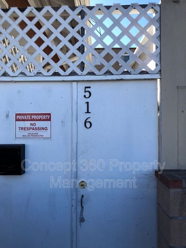 Building Photo - 516 E 7th St