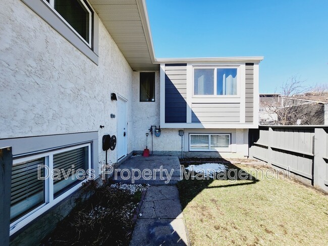 Building Photo - 611 Willow Ct NW