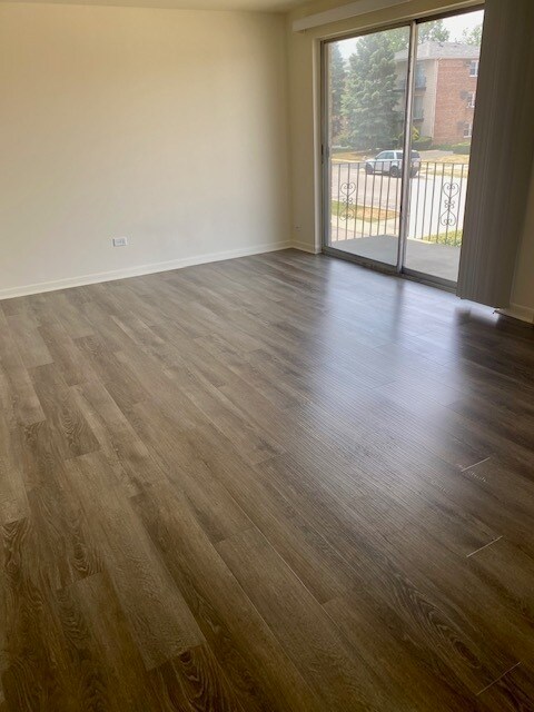 Foto del edificio - 7809 Rutherford Ave