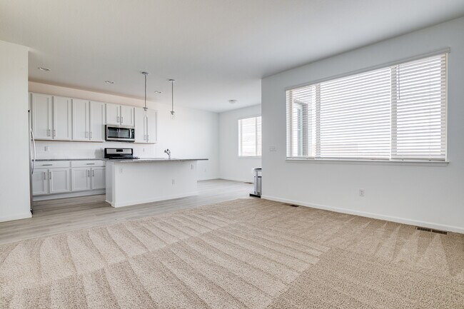 Foto del edificio - Peak at Painted Ridge Townhomes