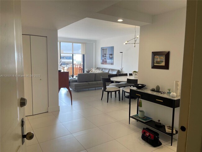 Building Photo - 251 Crandon Blvd