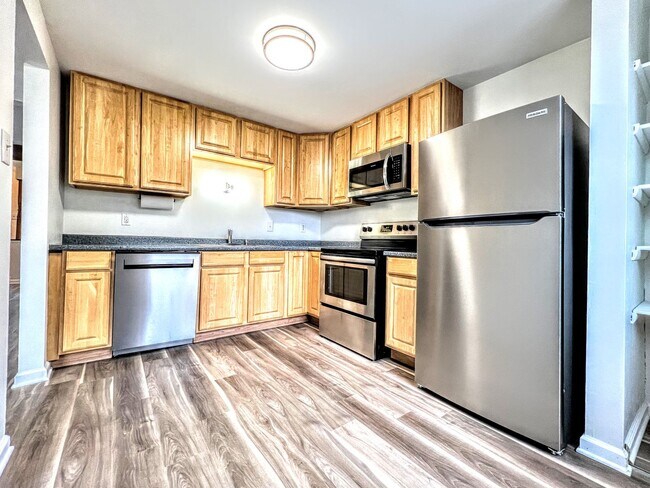 Foto del edificio - Spacious 3BR w/ Garage & Central AC – Near Pittsburgh Airport