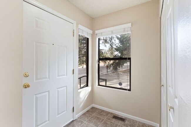 Foto del edificio - 4015 Autumn Heights Dr