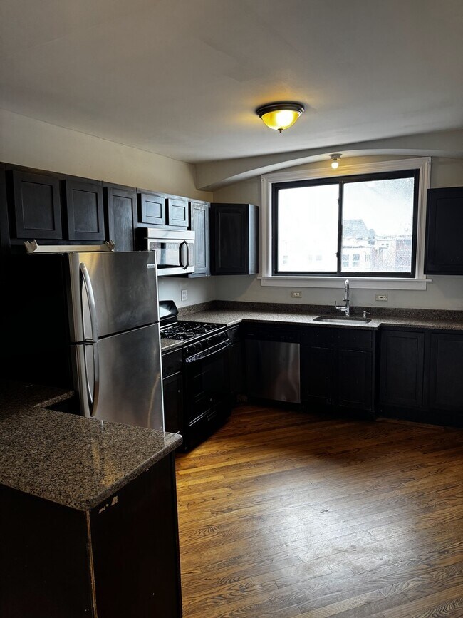 Foto del edificio - 5655 N Spaulding Ave