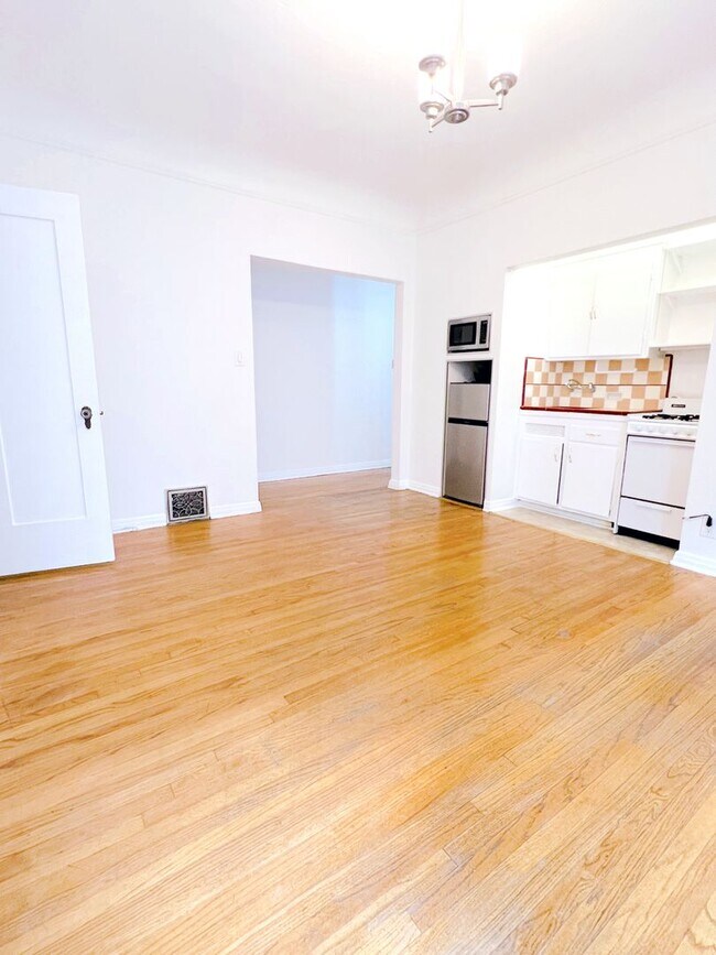 Foto del edificio - Curson Ave Apartments By The Grove