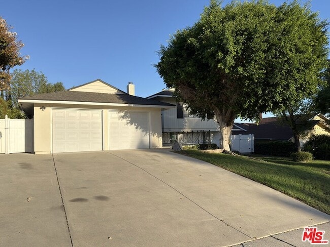 Building Photo - 9558 Swinton Ave