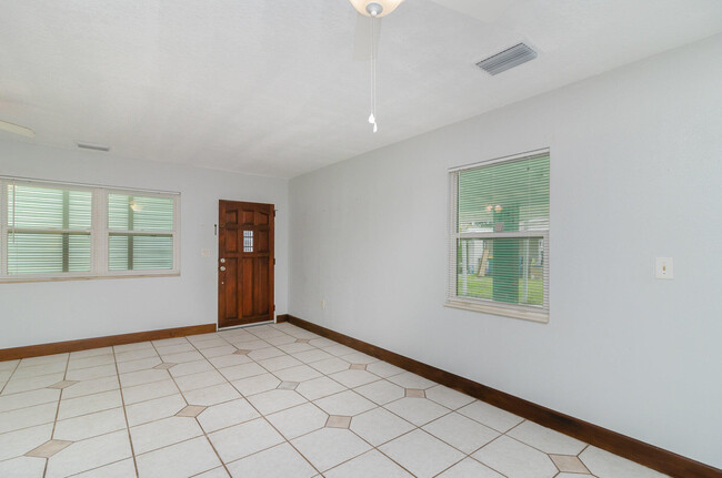 Building Photo - 2125 Smathers Cir S
