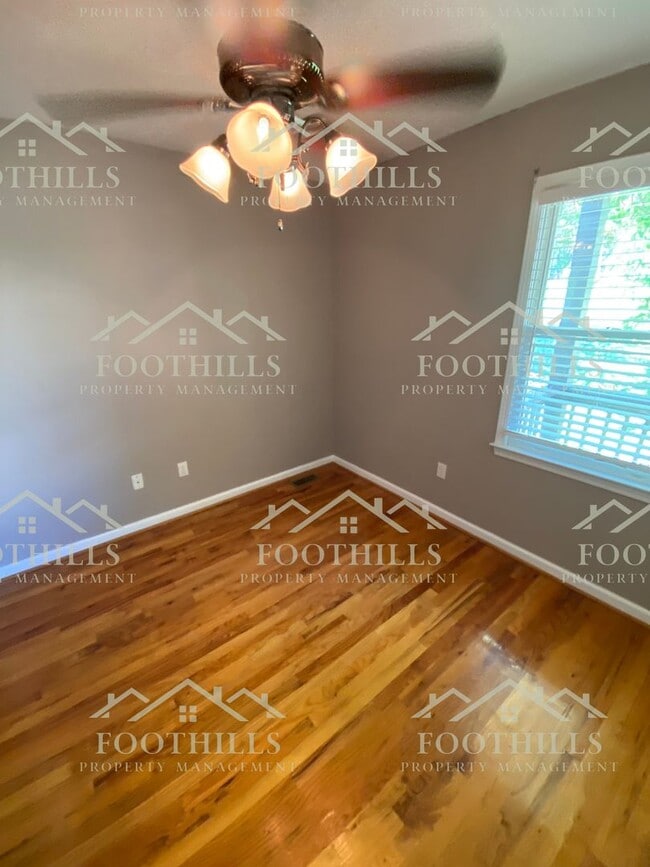 Building Photo - 3 bedroom, 3 bath home with Lake Hartwell ...