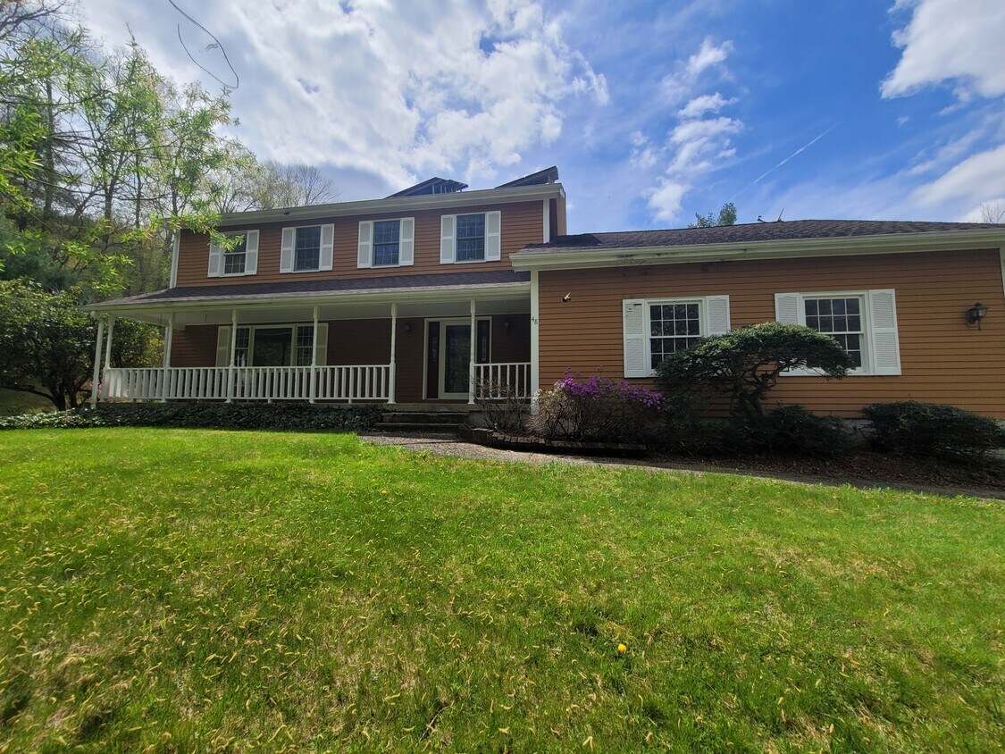 48 Oakwood Ln, Columbia, CT 06237 House Rental in Columbia, CT